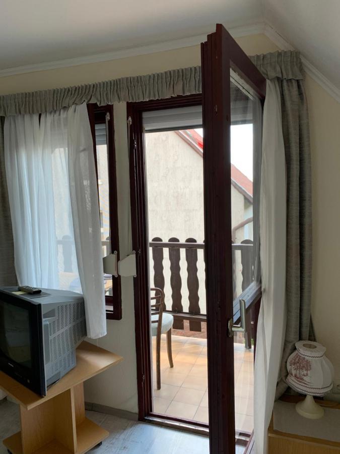 Whitehouse Alsoors Aparthotel Екстериор снимка